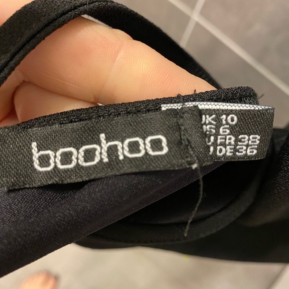 Little black dress with cross back - Picture 5 of 5